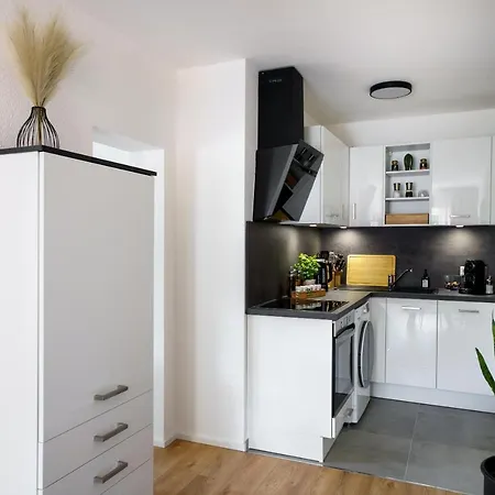 Staytona With Balcony, Parking & Wifi Near Wiesbaden * Taunusstein