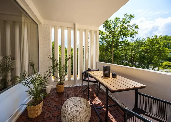 Staytona Apt With Balcony, Parking & Wifi Near Wiesbaden 아파트 *